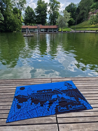 Drei Weieren Badetuch in der Farbe blau